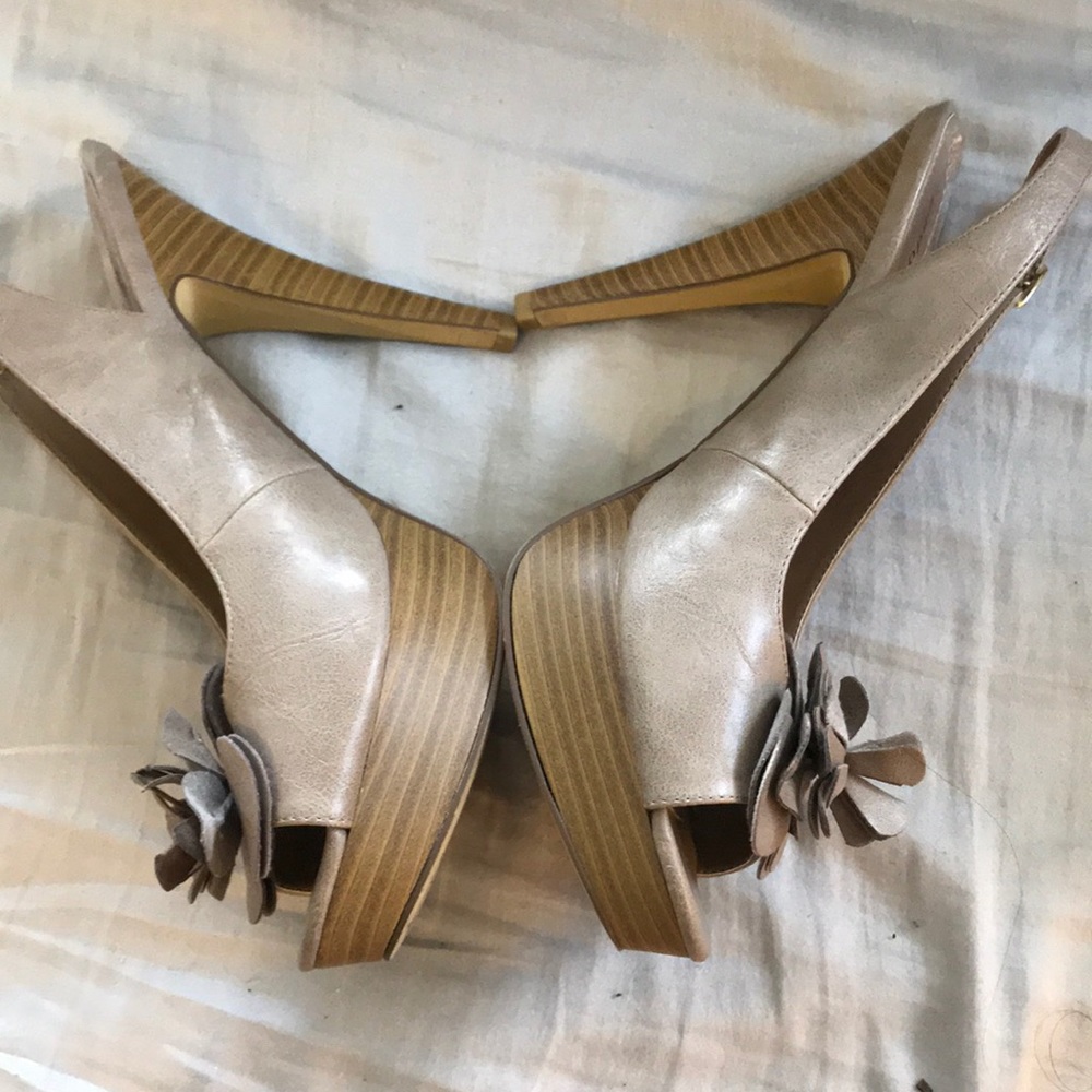 Heels - Picture 2 of 3
